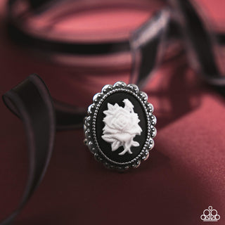 Beautiful Bloom - White - Ring