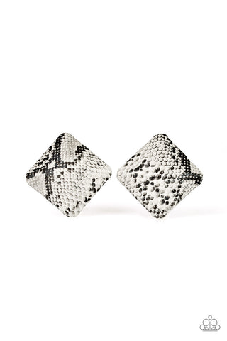 Making HISS-tory White Paparazzi Earrings