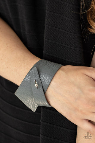 PIECE Offering Silver Paparazzi Bracelet